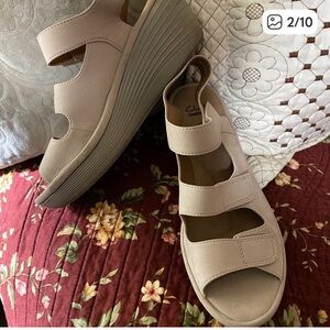 Clarks Women's Cream Wedge Sandals